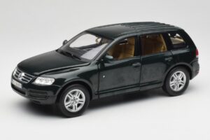 Volkswagen Touareg V10 TDI Canyon Green Bburago 1:18 34911-V1 Diecast
