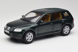 Volkswagen Touareg V10 TDI Reed Green Metallic Bburago 1:18 34911 Diecast