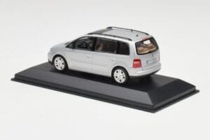 Volkswagen Touran Reflex Silver Minichamps 1:43 TOURAN001 Diecast - image 3 of 4
