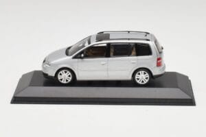 Volkswagen Touran Reflex Silver Minichamps 1:43 TOURAN001 Diecast