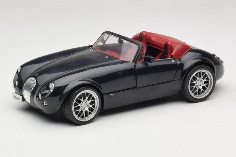Wiesmann Roadster MF Carbon Black Revell 1:18 Wiesmann Roadster MF Carbon Black Revell 1:18 WIESMANN001 Diecast