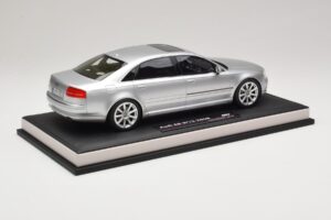 Audi A8 D3 W12 Ice Silver Metallic MotorHelix 1:18 MH030ISM Resin - image 3 of 7
