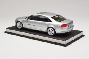 Audi A8 D3 W12 Ice Silver Metallic MotorHelix 1:18 MH030ISM Resin - image 5 of 7