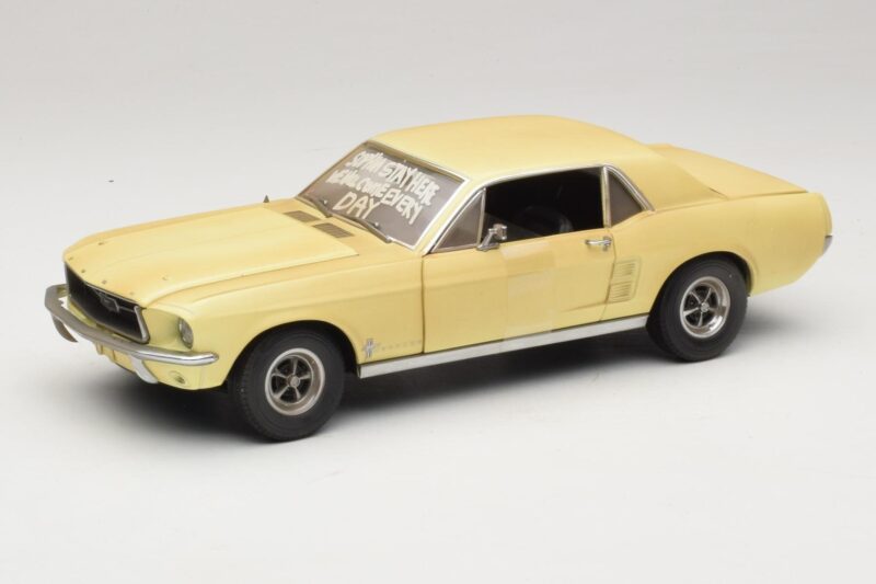 Ford Mustang Coupe Yellow The Walking Dead Greenlight 1:18 Ford Mustang Coupe Yellow The Walking Dead Greenlight 1:18 12958 Diecast