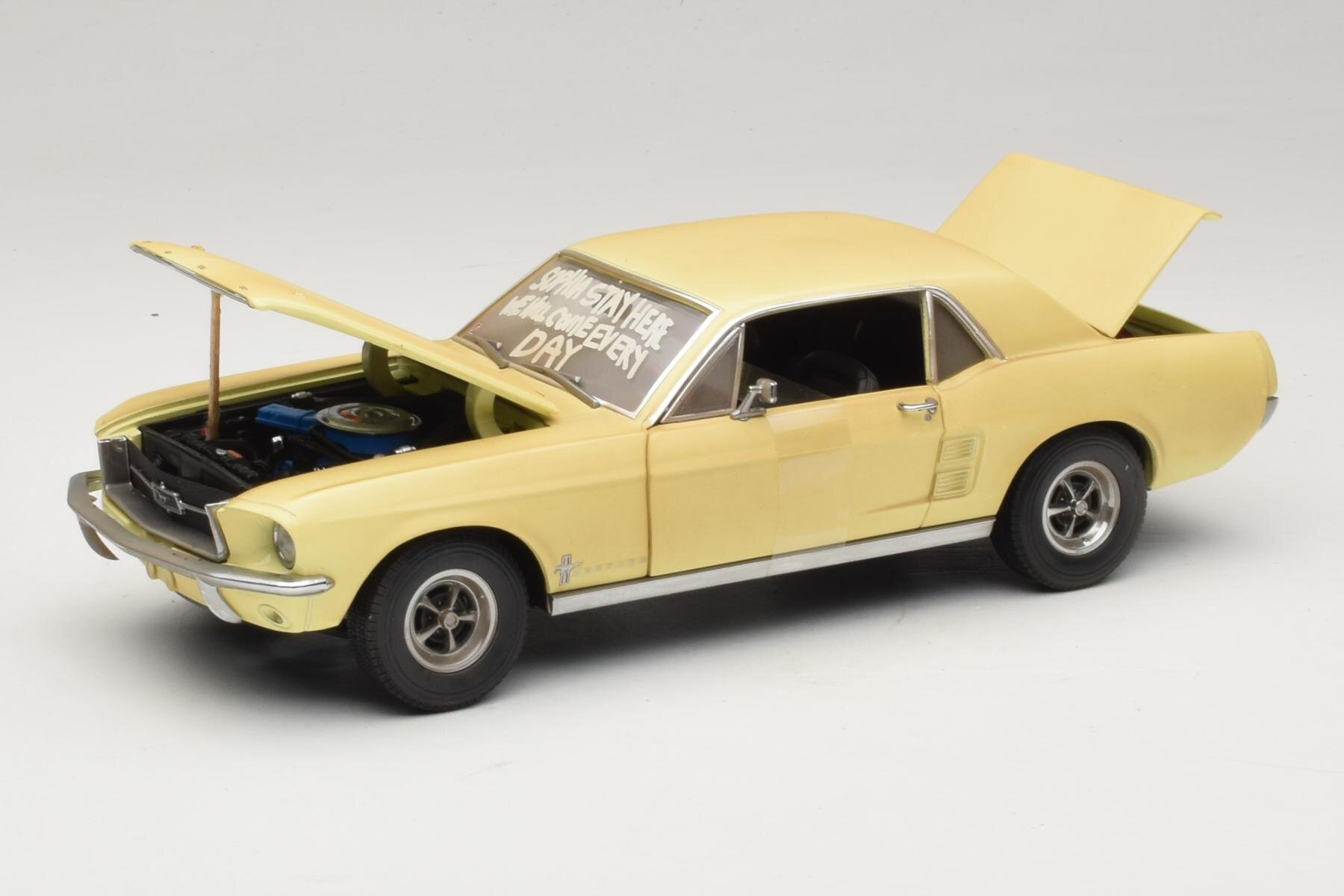 GreenLight Ford Mustang Coupe 1:18 Walking Dead
