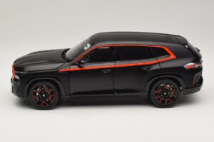 BMW XM G09 Matt Black Minichamps 1:18 110023301 Diecast - image 4 of 8