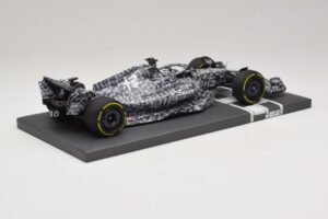 Alfa Romeo Orlen C42 R. Kubica Testing Barcelona 2022 Minichamps 1:18 117229988 Resin - image 2 of 7