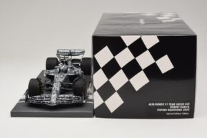 Alfa Romeo Orlen C42 R. Kubica Testing Barcelona 2022 Minichamps 1:18 117229988 Resin - image 6 of 7