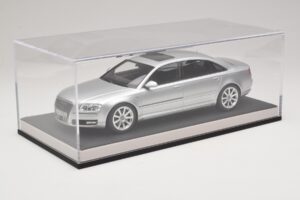 Audi A8 D3 W12 Ice Silver Metallic MotorHelix 1:18 MH030ISM Resin - image 6 of 7