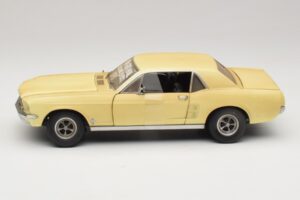 Ford Mustang Coupe Yellow The Walking Dead Greenlight 1:18 12958 Diecast - image 4 of 8