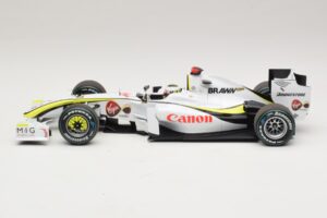 Brawn GP BGP001 #22 J. Button Singapore GP 2009 Minichamps 1:18 180090222 Resin - image 3 of 7