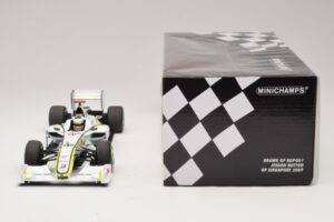 Brawn GP BGP001 #22 J. Button Singapore GP 2009 Minichamps 1:18 180090222 Resin - image 6 of 7