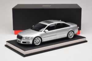 Audi A8 D3 W12 Ice Silver Metallic MotorHelix 1:18 MH030ISM Resin - image 7 of 7