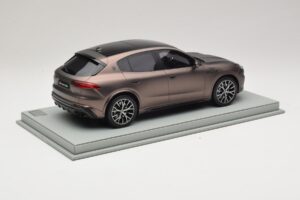 Maserati Grecale Bronze BBR 1:18 P18220FMAS Resin - image 3 of 7