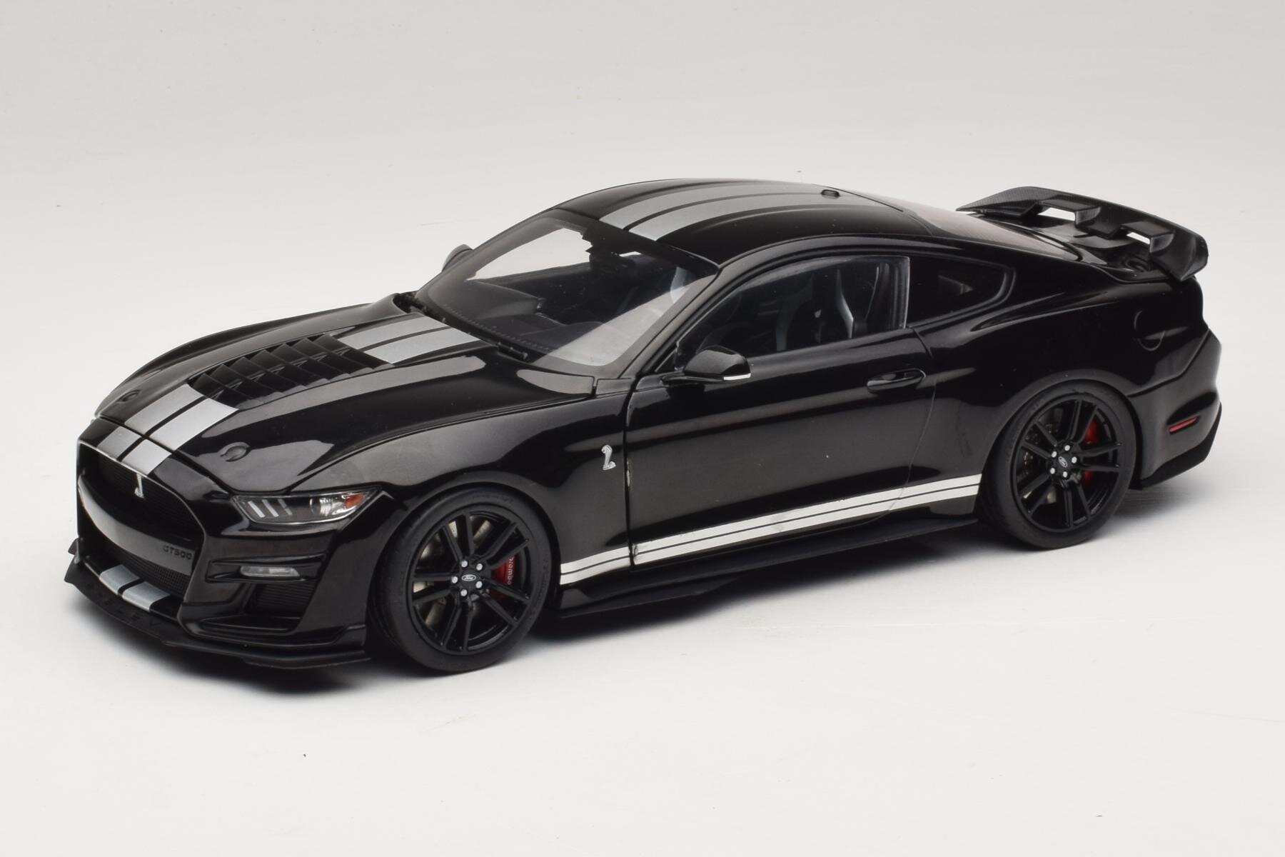 IXO Ford Mustang Shelby GT500 1:18 S550 Black
