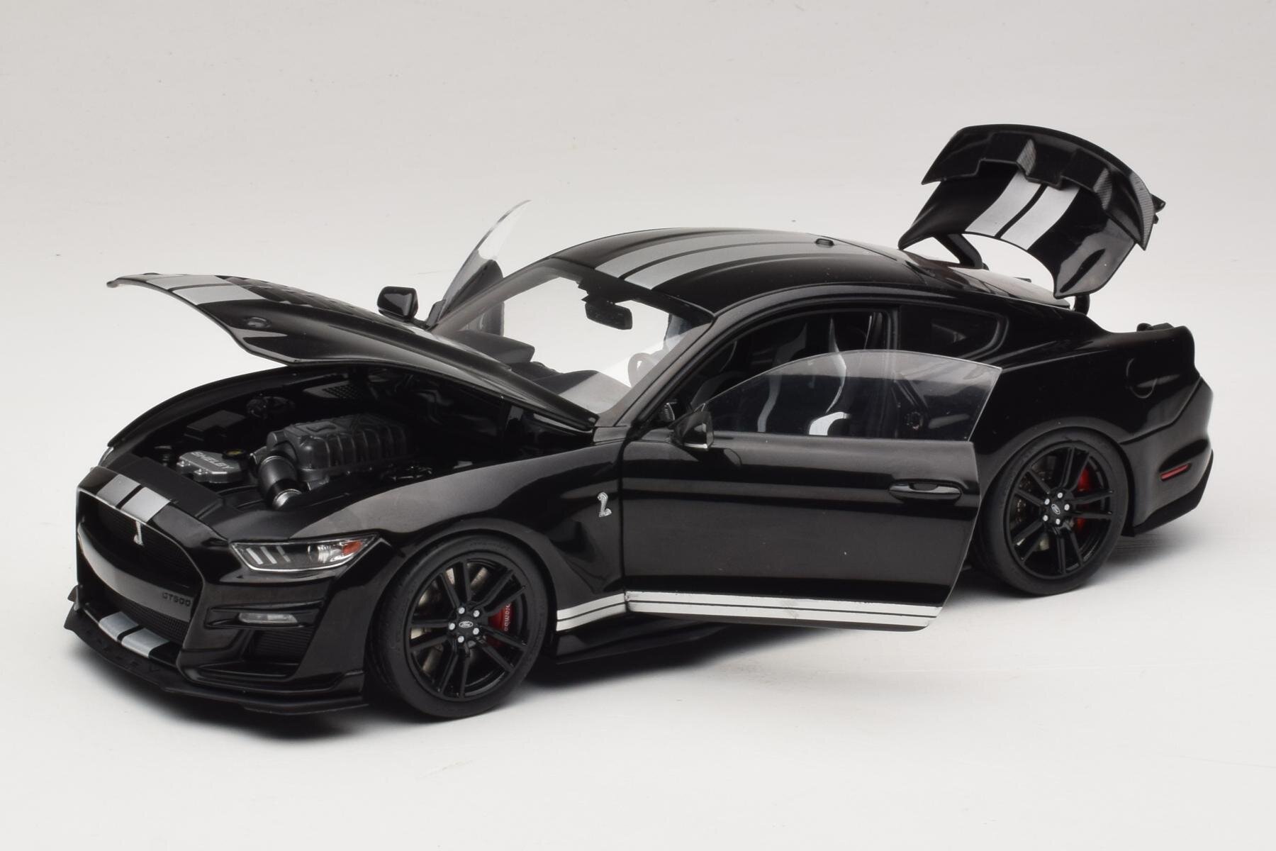 IXO Ford Mustang Shelby GT500 1:18 S550 Black