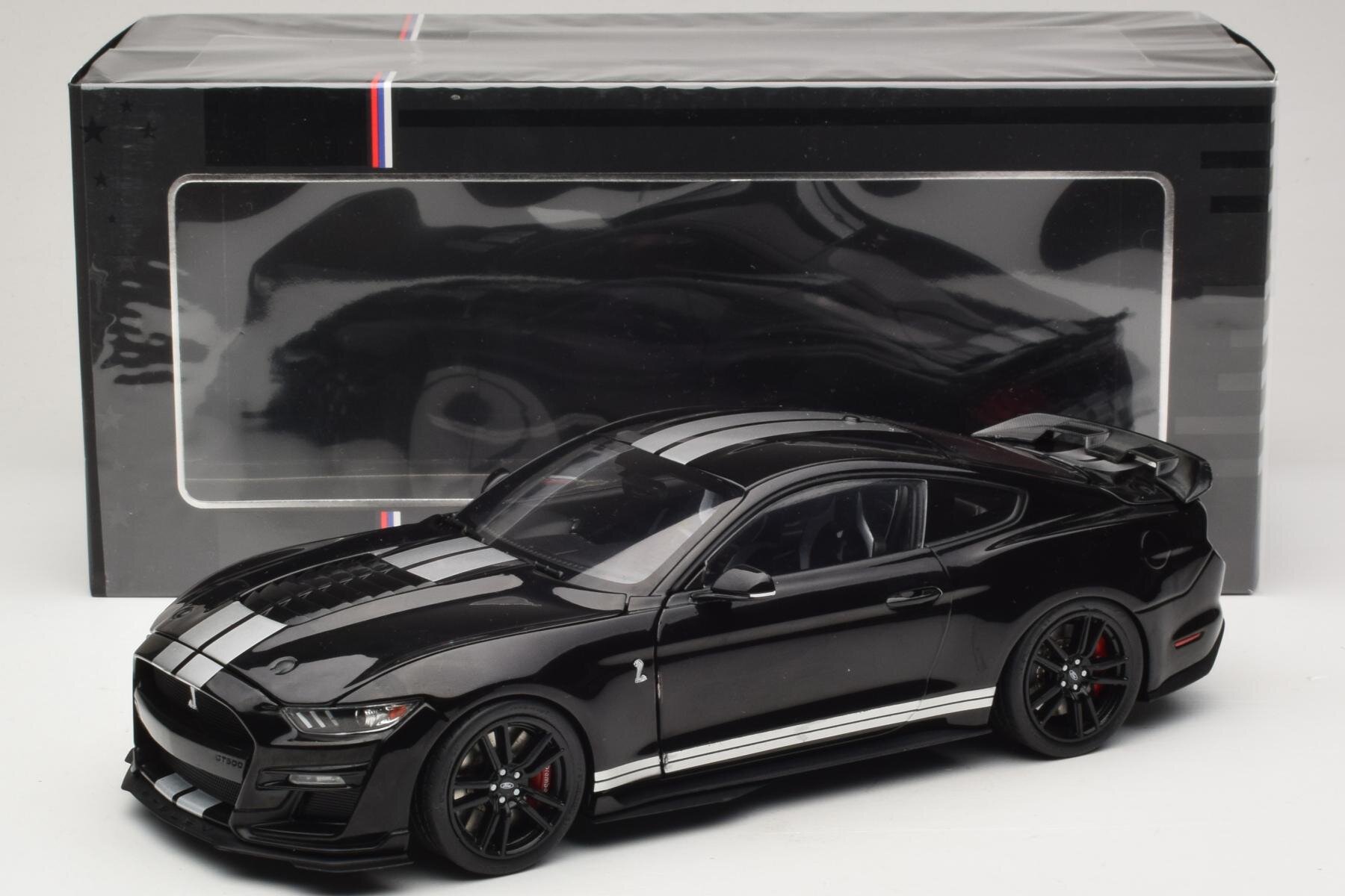 IXO Ford Mustang Shelby GT500 1:18 S550 Black
