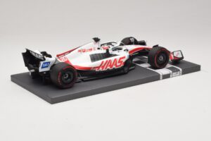 Haas VF-22 K. Magnussen Pole Position Brazilian GP 2022 Minichamps 1:18 117222120 Resin - image 2 of 7