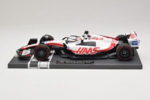 Haas VF-22 K. Magnussen Pole Position Brazilian GP 2022 Minichamps 1:18 117222120 Resin - image 3 of 7