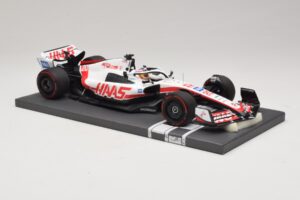 Haas VF-22 K. Magnussen Pole Position Brazilian GP 2022 Minichamps 1:18 117222120 Resin - image 4 of 7