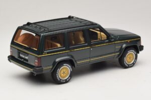 Jeep Cherokee XJ Limited Dark Hunter Green Otto 1:18 OT1340 Resin - image 2 of 6
