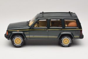 Jeep Cherokee XJ Limited Dark Hunter Green Otto 1:18 OT1340 Resin - image 3 of 6