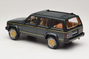Jeep Cherokee XJ Limited Dark Hunter Green Otto 1:18 OT1340 Resin - image 5 of 6