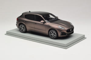 Maserati Grecale Bronze BBR 1:18 P18220FMAS Resin - image 4 of 7