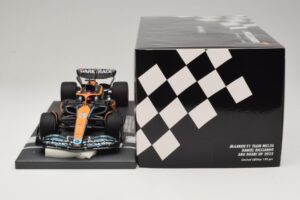 McLaren MCL36 #3 D. Ricciardo Abu Dhabi GP 2022 Minichamps 1:18 537224003 Resin - image 6 of 7