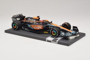 McLaren MCL36 #4 L. Norris Abu Dhabi GP 2022 Minichamps 1:18 537224004 Resin - image 4 of 7