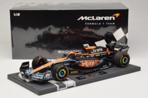 McLaren MCL36 #4 L. Norris Abu Dhabi GP 2022 Minichamps 1:18 537224004 Resin - image 6 of 7