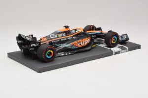 McLaren MCL36 O. Piastri Abu Dhabi Test 2022 Minichamps 1:18 537221828 Resin - image 2 of 7