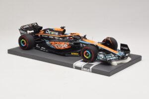 McLaren MCL36 O. Piastri Abu Dhabi Test 2022 Minichamps 1:18 537221828 Resin - image 4 of 7