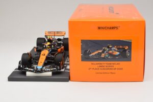 McLaren MCL60 #4 L. Norris 2nd Place Hungarian GP 2023 Minichamps 1:18 537233004 Resin - image 6 of 7