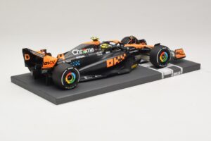 McLaren MCL60 #4 L. Norris 2nd Place Japanese GP 2023 Minichamps 1:18 537233504 Resin - image 2 of 7