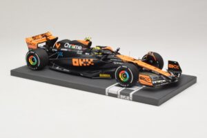 McLaren MCL60 #4 L. Norris 2nd Place Japanese GP 2023 Minichamps 1:18 537233504 Resin - image 4 of 7