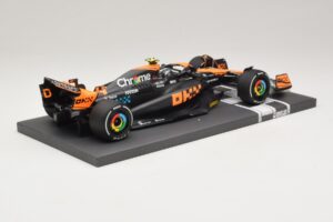 McLaren MCL60 #4 L. Norris 2nd Place Singapore GP 2023 Minichamps 1:18 537233404 Resin - image 2 of 7