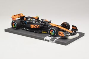 McLaren MCL60 #4 L. Norris 2nd Place Singapore GP 2023 Minichamps 1:18 537233404 Resin - image 4 of 7