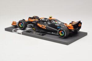 McLaren MCL60 #4 L. Norris 2nd Place Singapore GP 2023 Minichamps 1:18 537233404 Resin - image 5 of 7