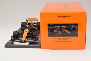 McLaren MCL60 #4 L. Norris 2nd Place Singapore GP 2023 Minichamps 1:18 537233404 Resin - image 6 of 7