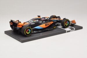 McLaren MCL60 #81 O. Piastri Hungarian GP 2023 Minichamps 1:18 537233081 Resin - image 2 of 7