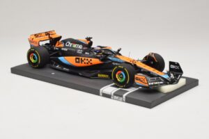 McLaren MCL60 #81 O. Piastri Hungarian GP 2023 Minichamps 1:18 537233081 Resin - image 4 of 7