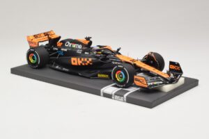 McLaren MCL60 #81 O. Piastri Japanese GP 2023 Minichamps 1:18 537233581 Resin - image 4 of 7
