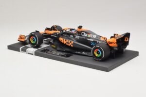 McLaren MCL60 #81 O. Piastri Japanese GP 2023 Minichamps 1:18 537233581 Resin - image 5 of 7