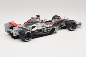 McLaren MP4/21 #3 K. Raikkonen 2006 Minichamps 1:18 530061803 Resin - image 2 of 7