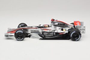 McLaren MP4/21 #3 K. Raikkonen 2006 Minichamps 1:18 530061803 Resin - image 3 of 7