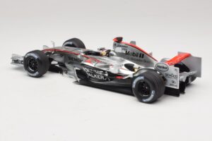 McLaren MP4/21 #3 K. Raikkonen 2006 Minichamps 1:18 530061803 Resin - image 5 of 7