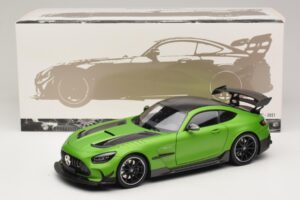 Mercedes AMG GT Black Series C190 Matt Green Metallic Minichamps 1:18 110032022 Diecast - image 8 of 8