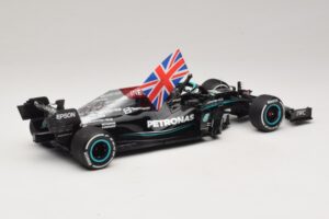 Mercedes AMG Petronas W12 E Performance L. Hamilton Winner British GP 2021 Minichamps 1:18 110211144 Resin - image 2 of 7