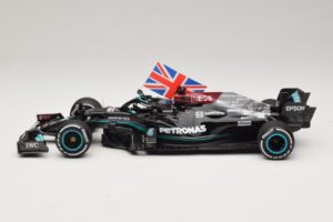 Mercedes AMG Petronas W12 E Performance L. Hamilton Winner British GP 2021 Minichamps 1:18 110211144 Resin - image 3 of 7